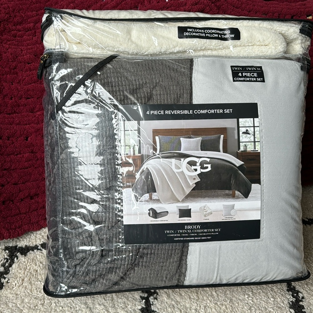 UGG BRODY 4 Piece Reversible Comforter Set Size TWIN/TWIN XL